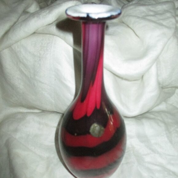 Mtarfa Malta Glass Vase Signed 9.5 Inches Red and Purple - Picture 1 of 3